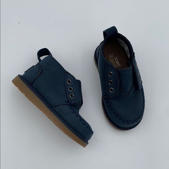 Toms Blue Moccasins with Suede Texture chukka boots size 6 toddler nwot - Picture 1 of 10